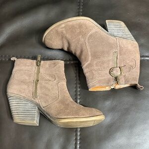 LUCKY BRAND suede booties